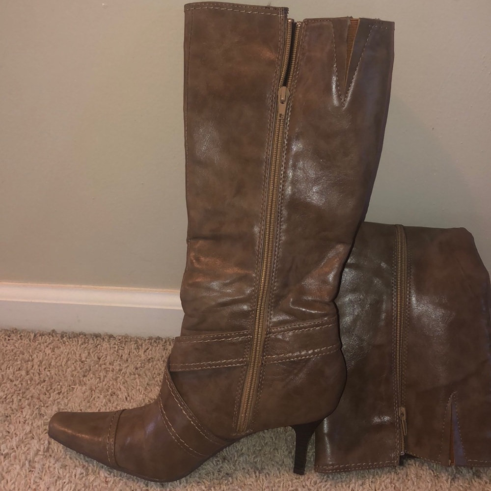 Boots - Picture 2 of 5
